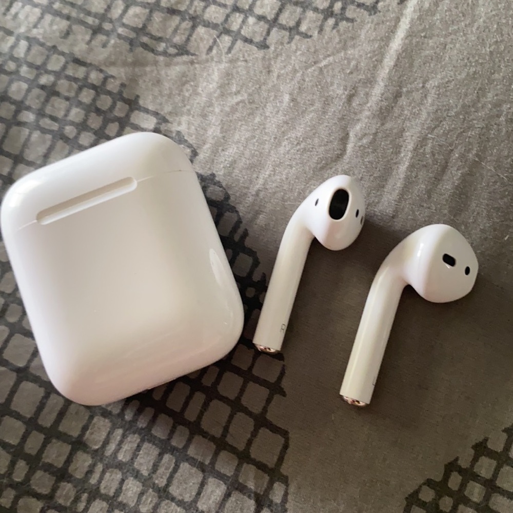 AirPods with charging case (second generation)